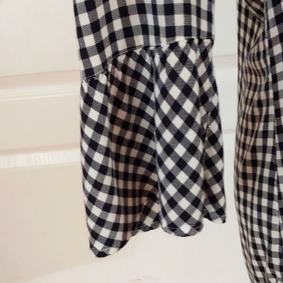 Black & White Check Split Neck Bell Sleeve Blouse. Size L - Picture 7 of 13